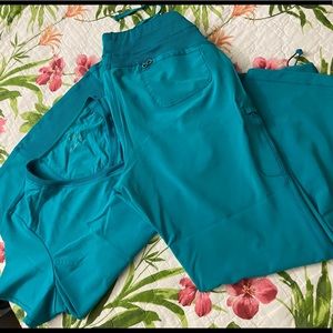 Cherokee Infinity set top and pants- Size L